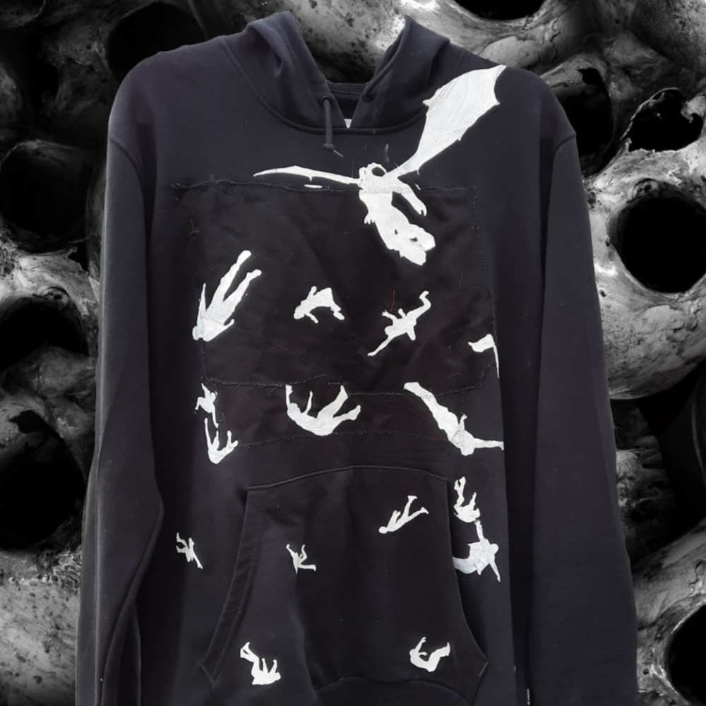 '𝘋𝘳𝘰𝘱𝘱𝘦𝘥 𝘧𝘳𝘰𝘮 𝘵𝘩𝘦 𝘚𝘬𝘺 𝘣𝘺 𝘢 𝘍𝘭𝘺𝘪𝘯𝘨 𝘋𝘦𝘮𝘰𝘯' Hoodie